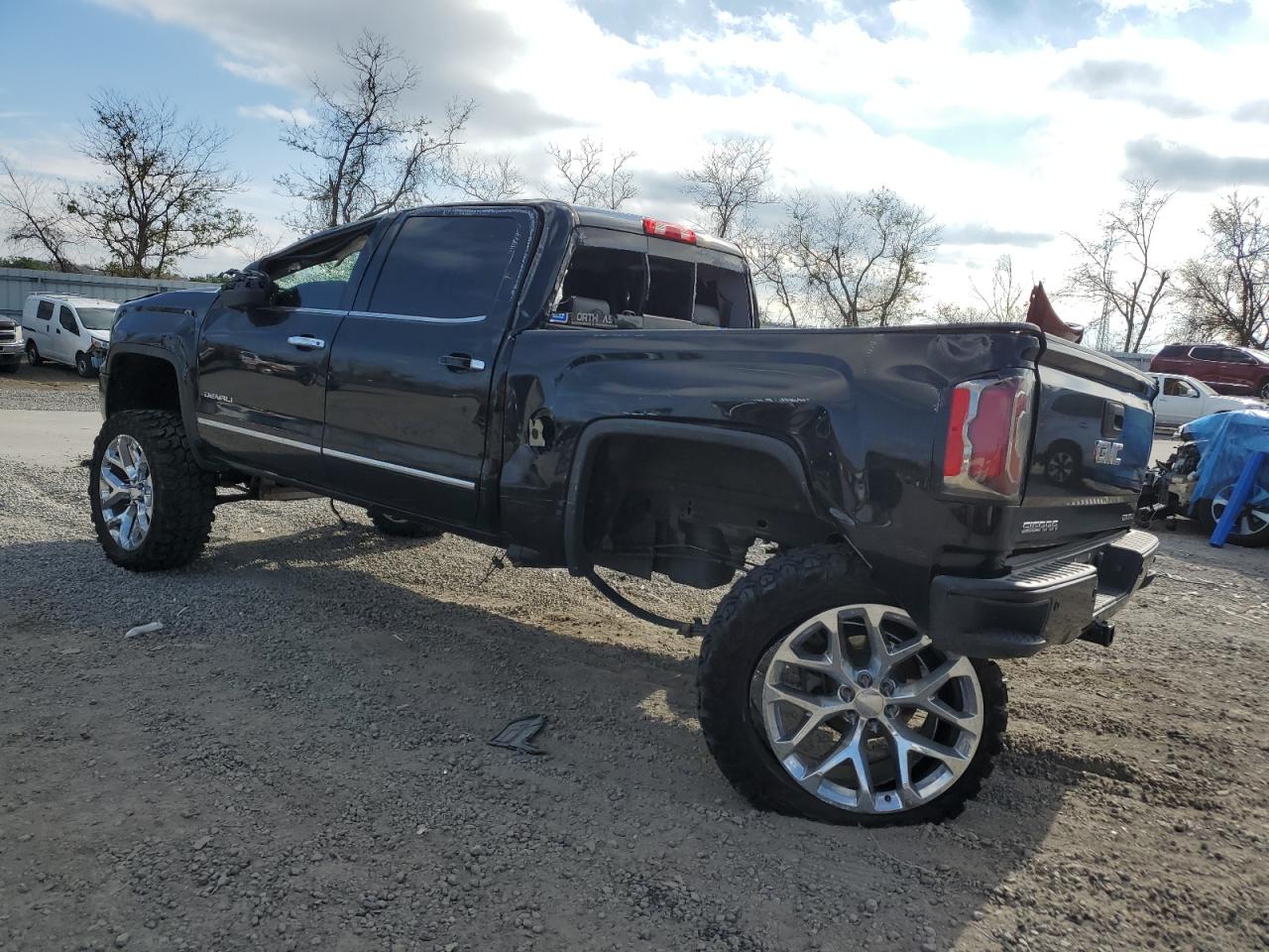 2017 GMC Sierra - Image 2