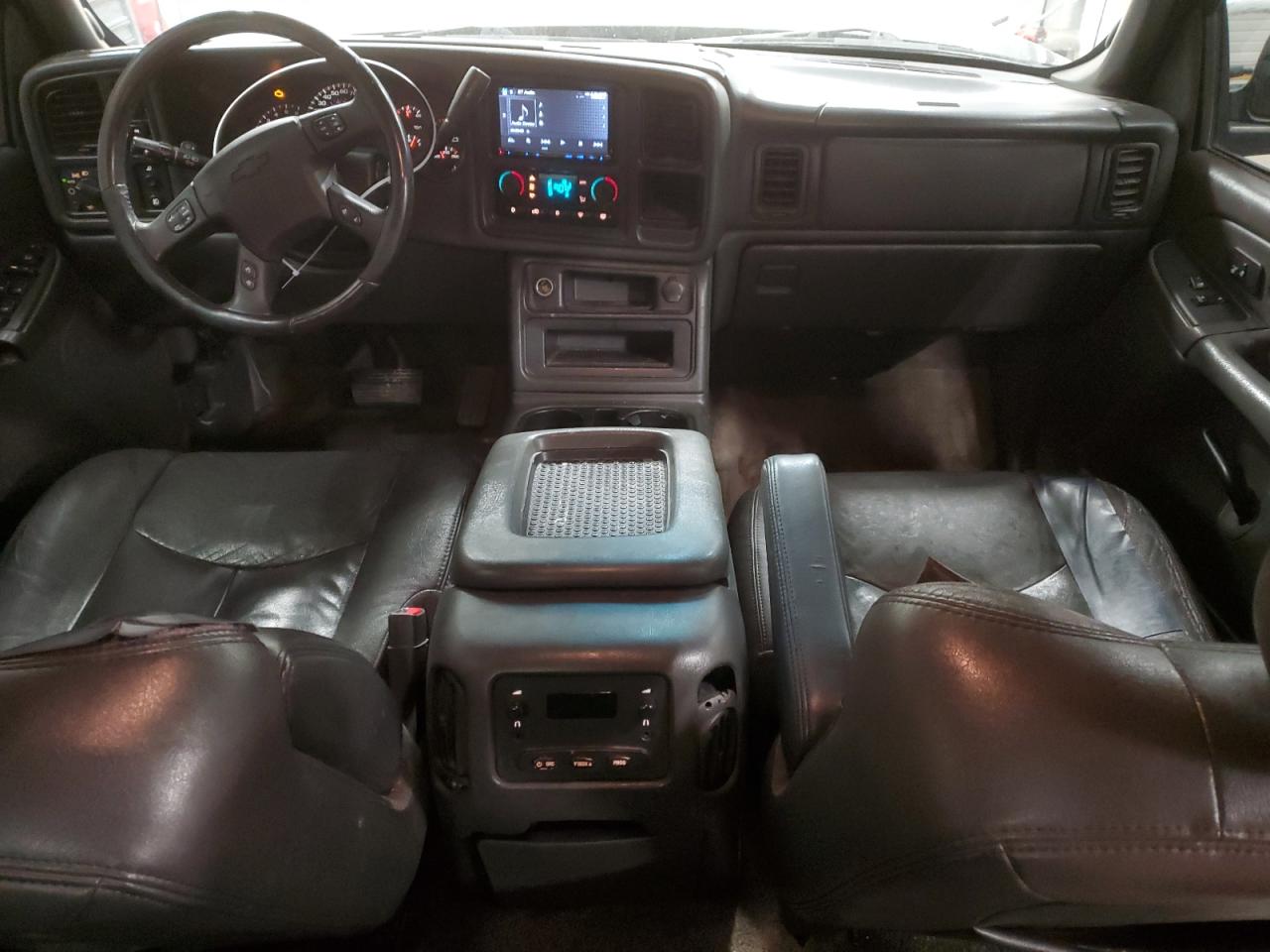 2003 Chevrolet Avalanche - Image 8