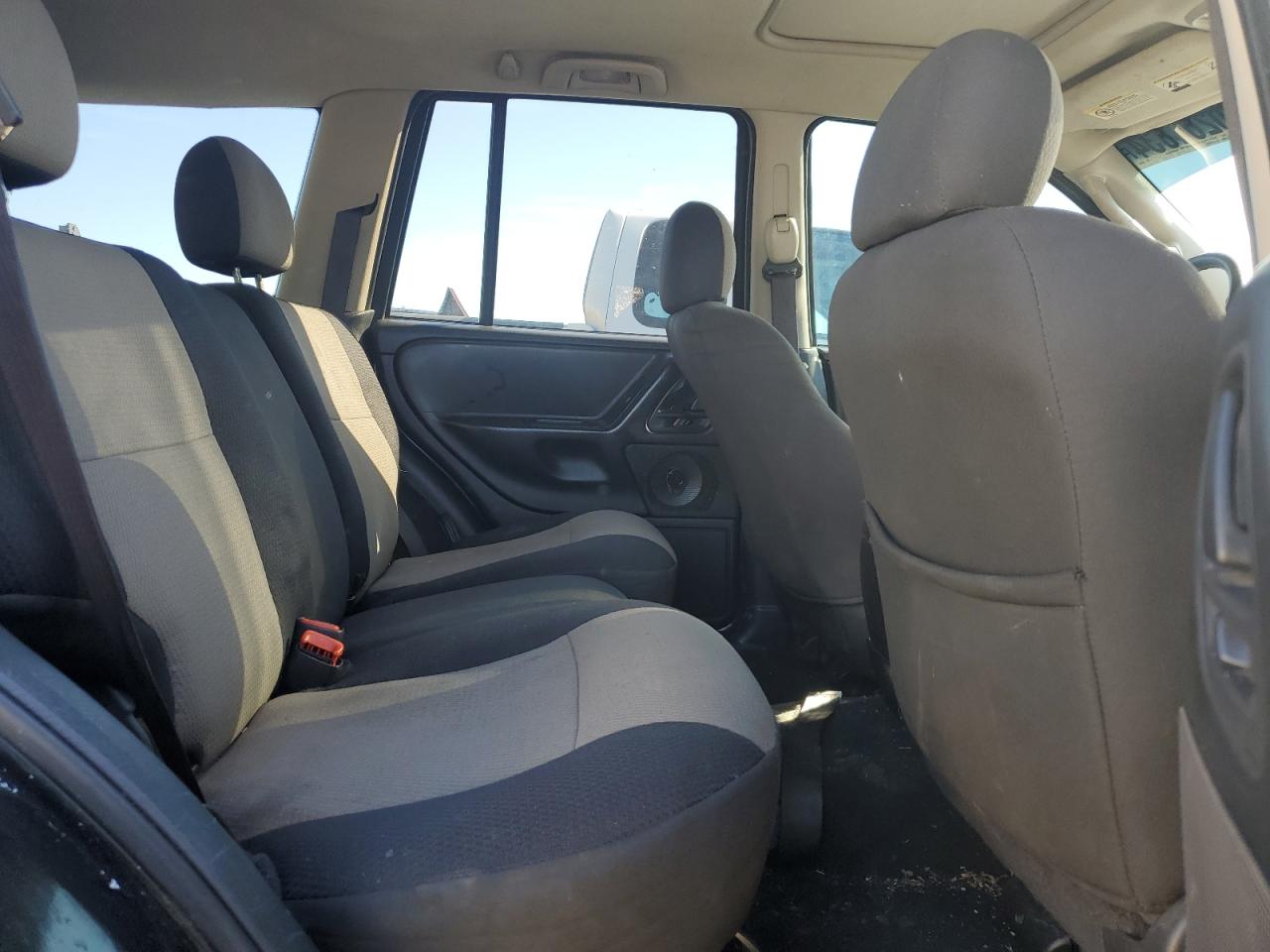2004 Jeep Grand Cherokee - Image 11