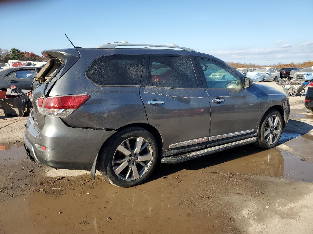 2016 Nissan Pathfinder - Image 3