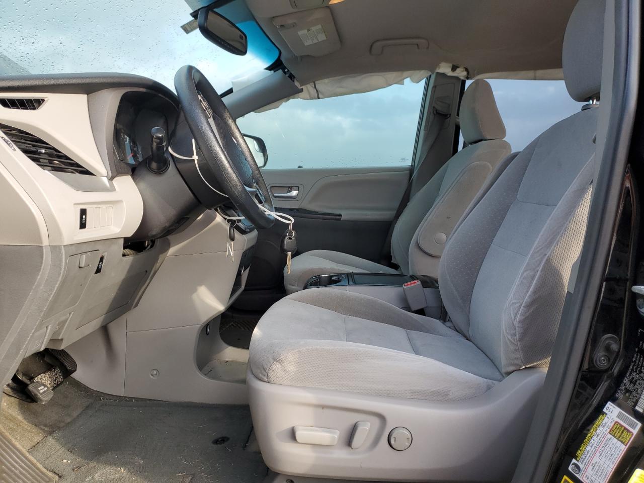 2017 Toyota Sienna - Image 7