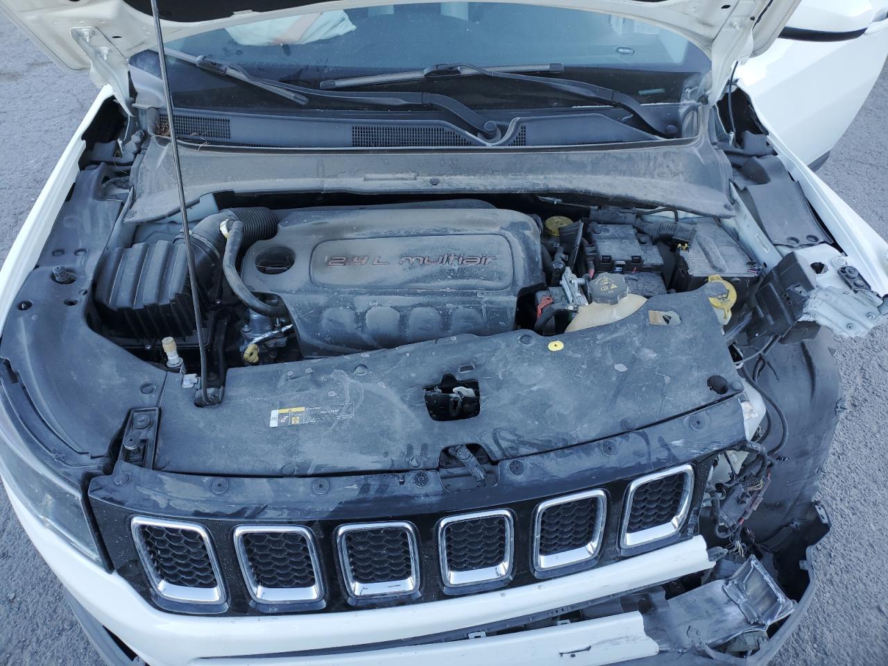 2017 Jeep Compass - Image 11
