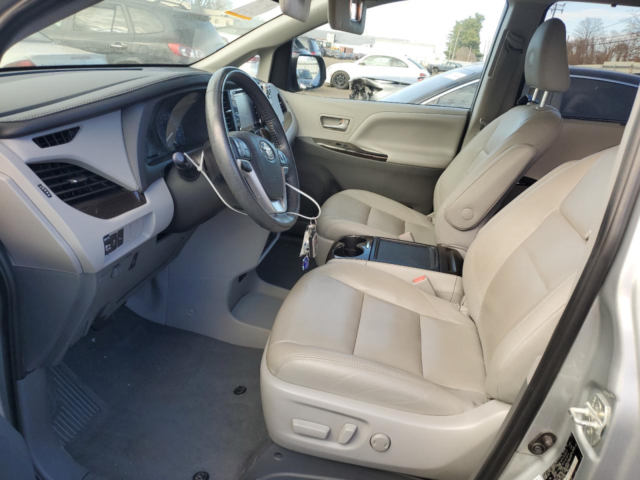 2020 Toyota Sienna - Image 7