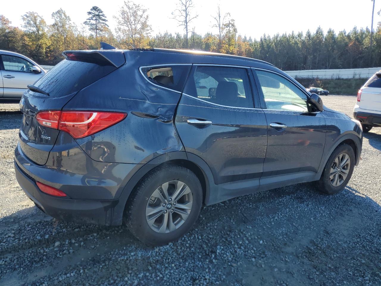2016 Hyundai Santa Fe - Image 3
