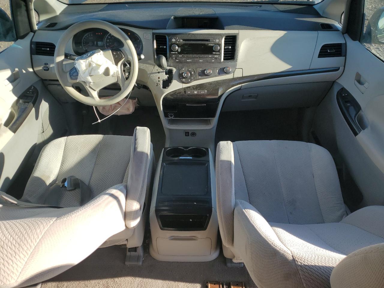 2011 Toyota Sienna - Image 8