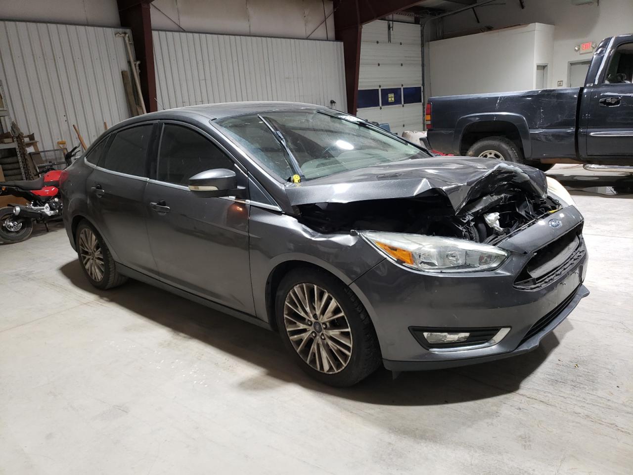 VIN 1FADP3J28FL228386 2015 FORD FOCUS no.4