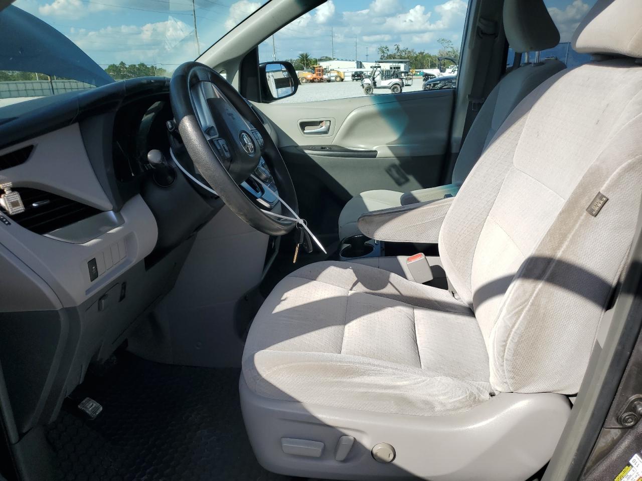 2015 Toyota Sienna - Image 7