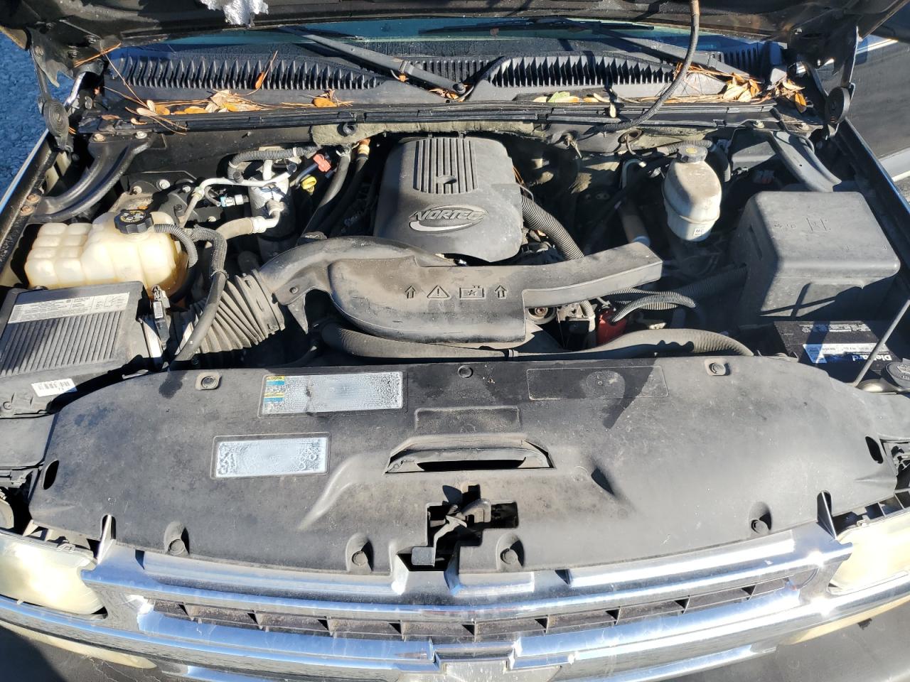 2004 Chevrolet Tahoe - Image 12
