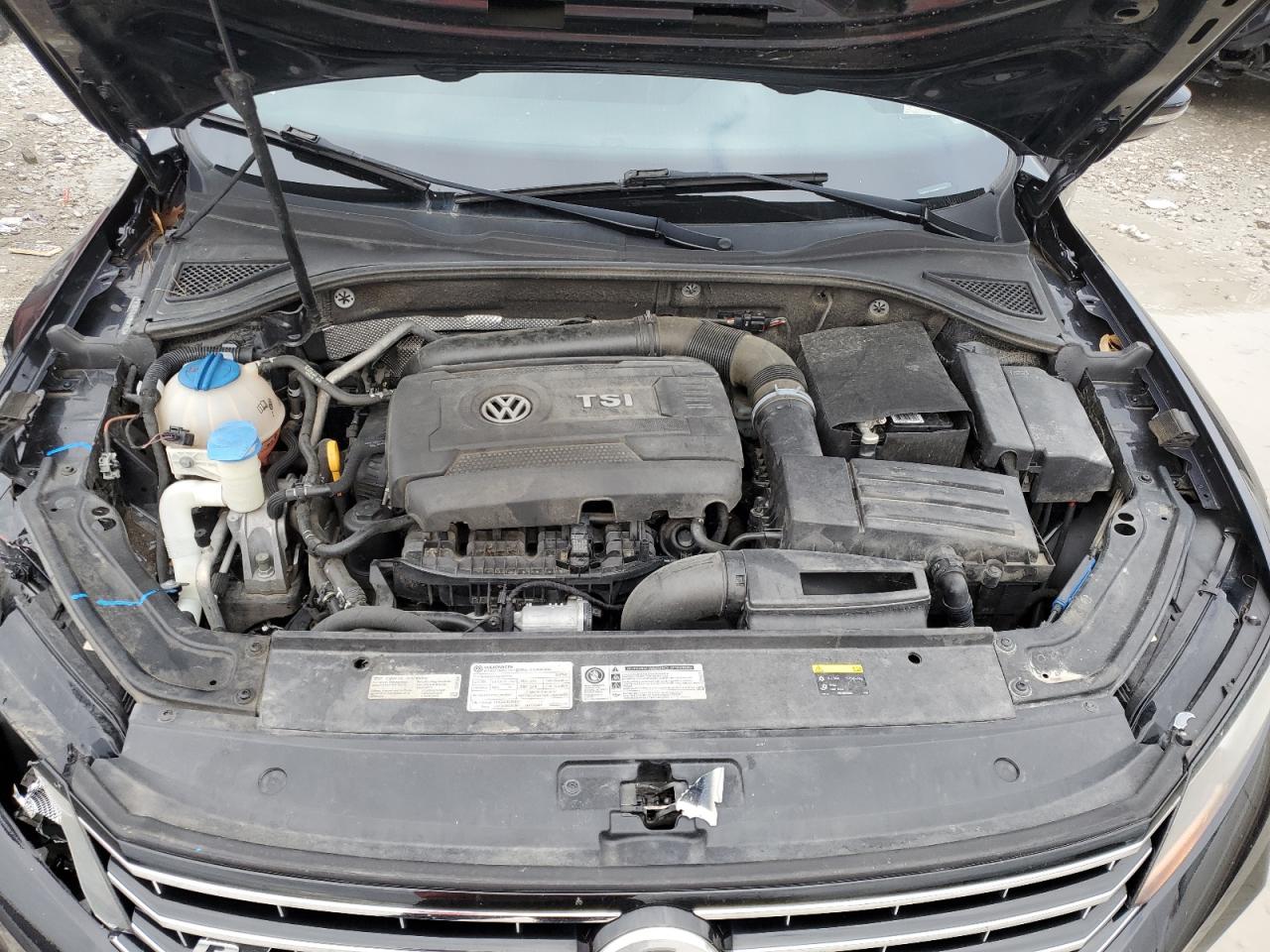 2017 Volkswagen Passat - Image 11