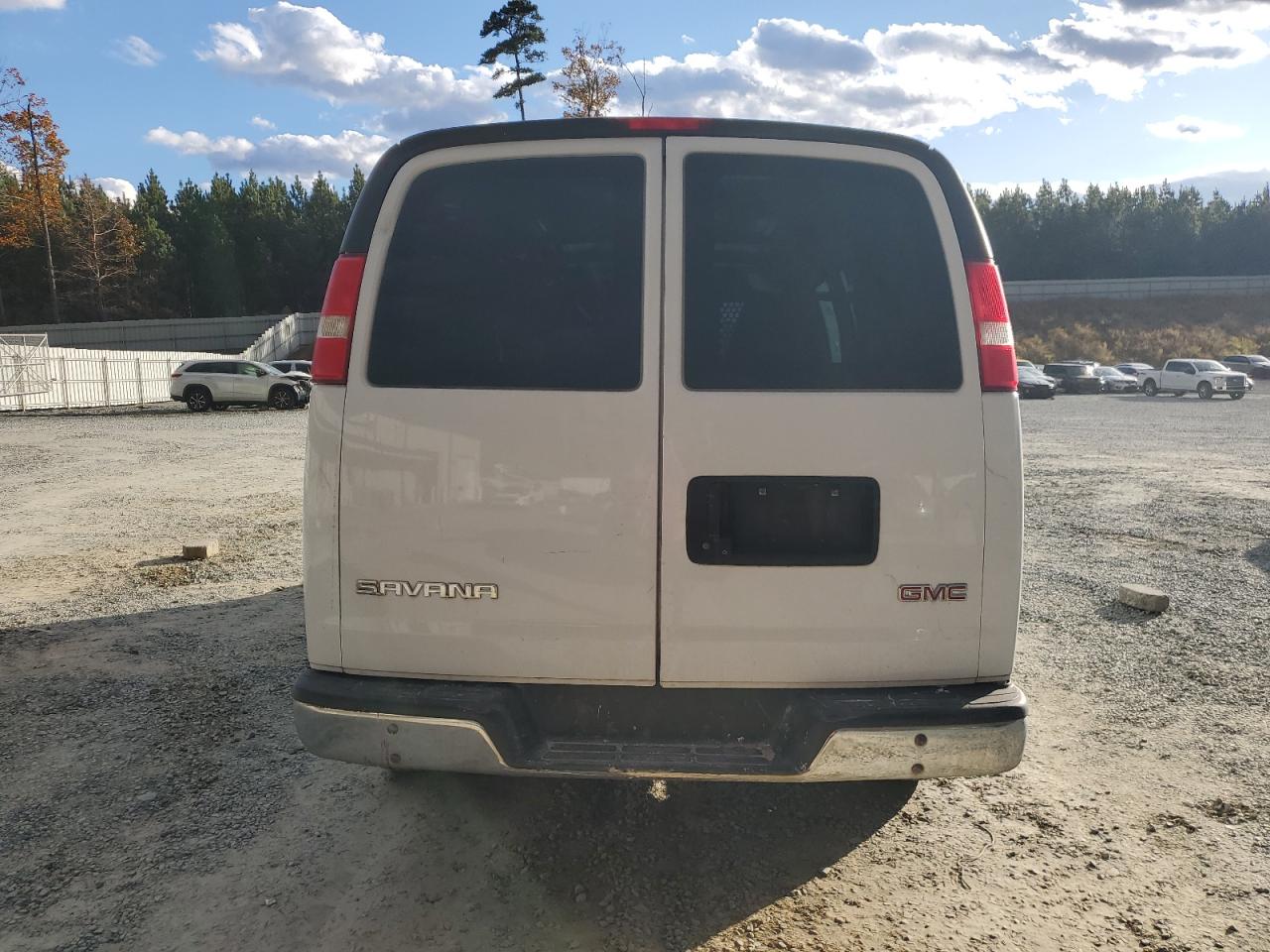 2018 GMC Savana - Image 6