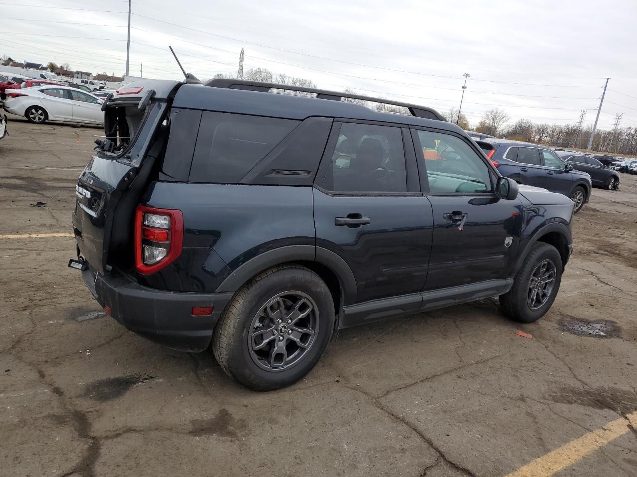 2022 Ford Bronco - Image 3