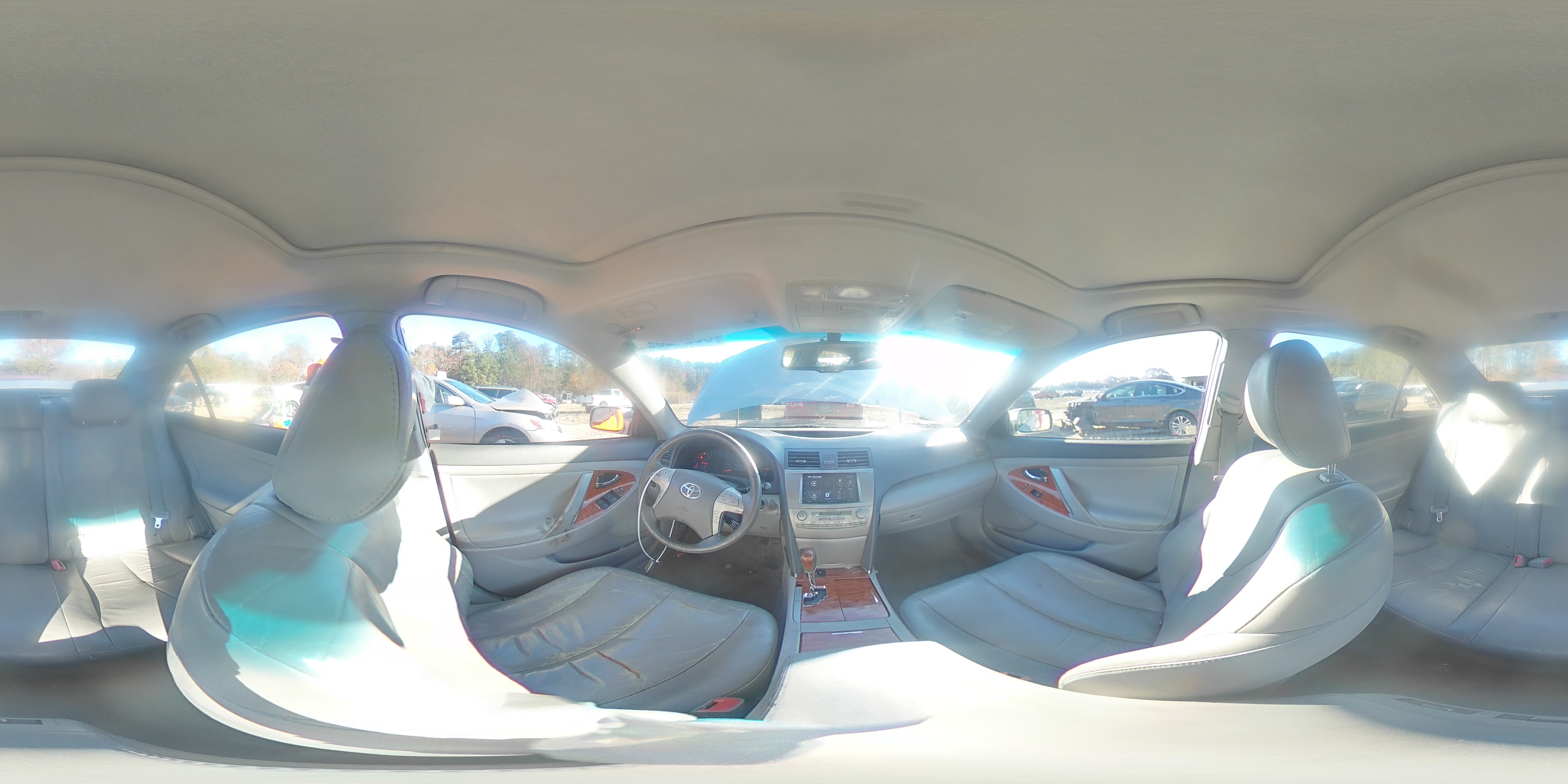 2010 Toyota Camry - Image 12