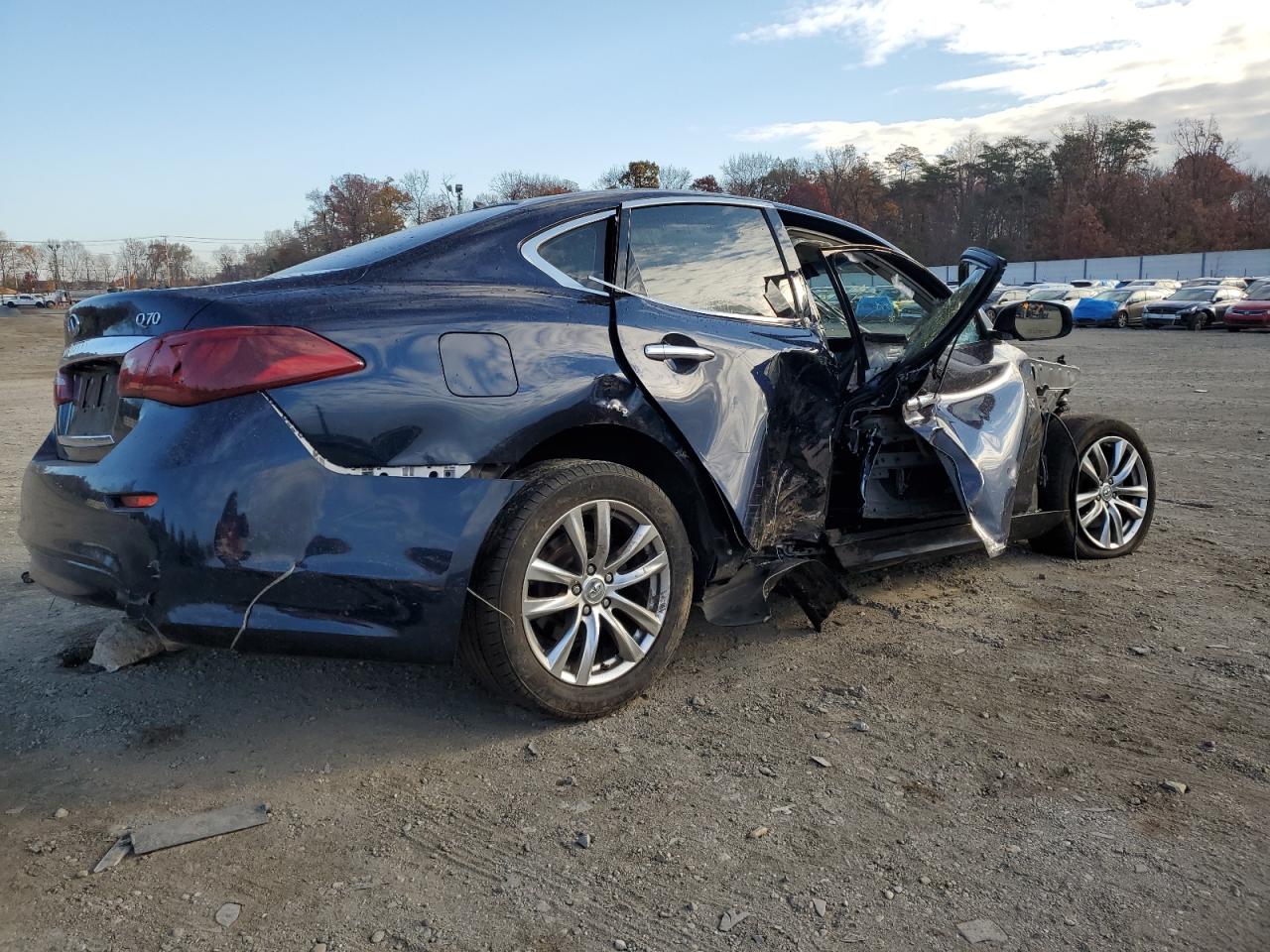 2018 Infiniti Q70 - Image 3