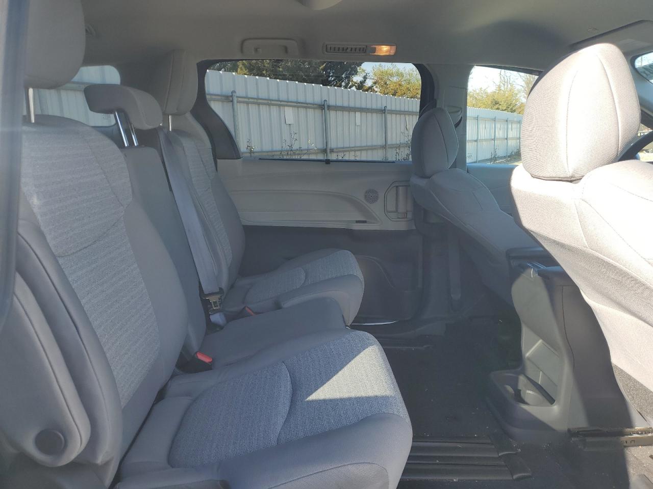 2021 Toyota Sienna Le VIN: 5TDKRKEC5MS031518 Lot: 81597184