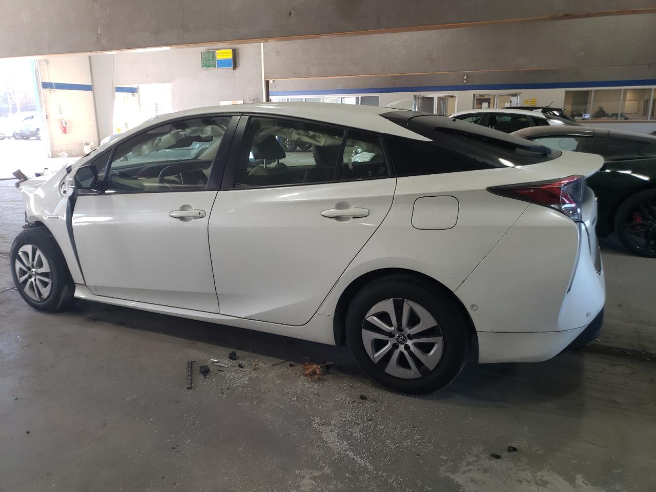 VIN JTDKARFU6H3052781 2017 TOYOTA PRIUS no.2