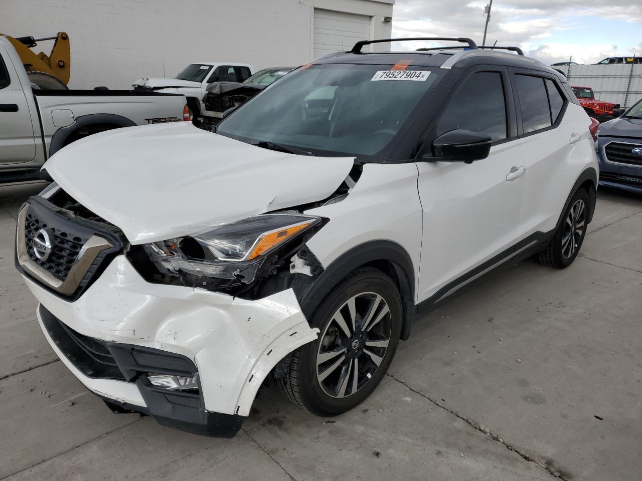 VIN 3N1CP5CU3JL533987 2018 NISSAN KICKS no.1