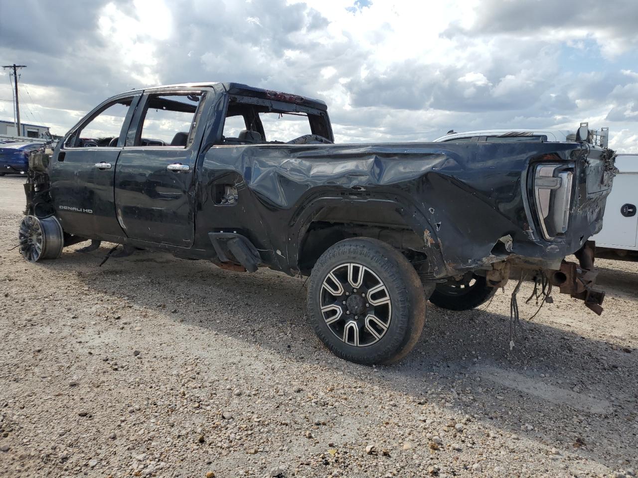 2022 GMC Sierra - Image 2