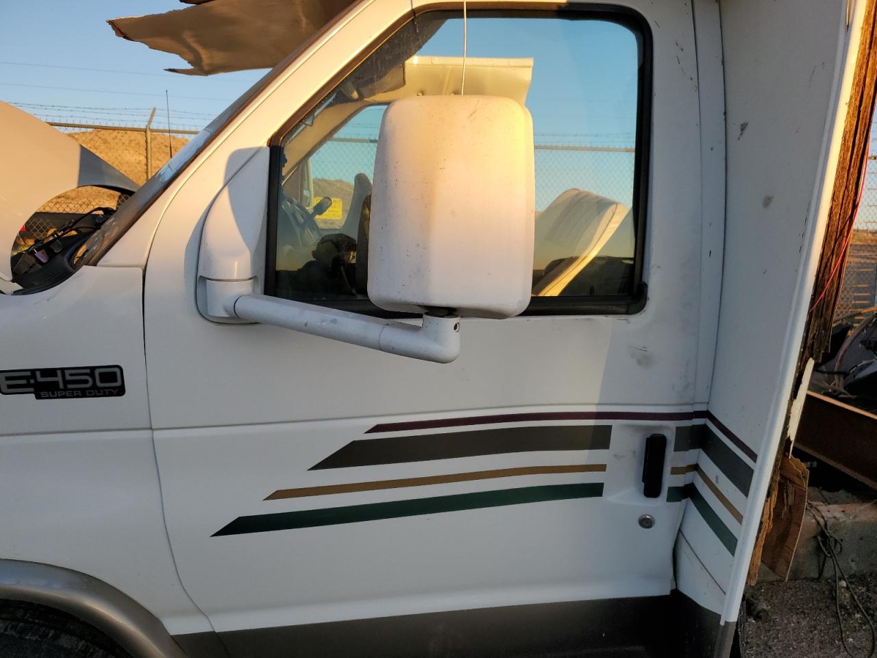 2000 Ford Econoline E450 Super Duty Cutaway Van VIN: 1FDXE45S2YHB92872 Lot: 77372604