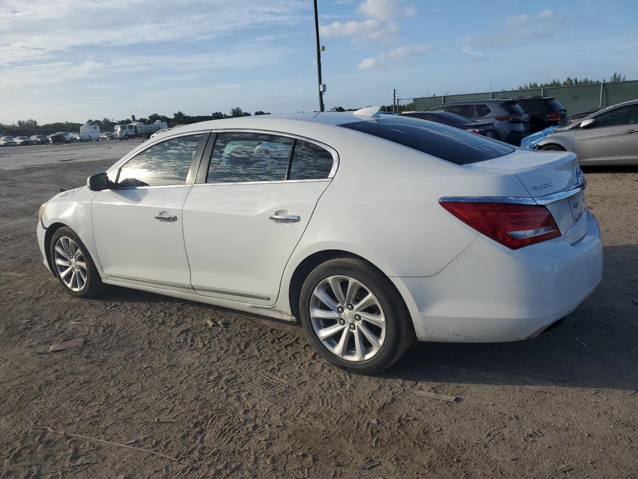 VIN 1G4GB5G31FF297898 2015 BUICK LACROSSE no.2