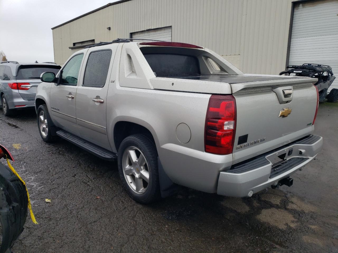 2011 Chevrolet Avalanche - Image 2
