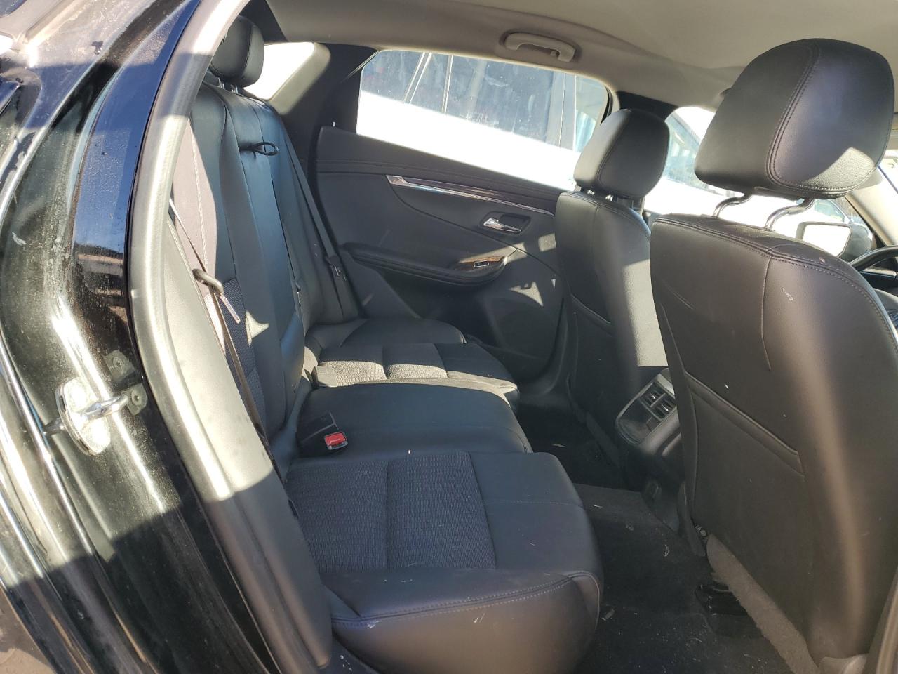 2015 Chevrolet Impala - Image 10