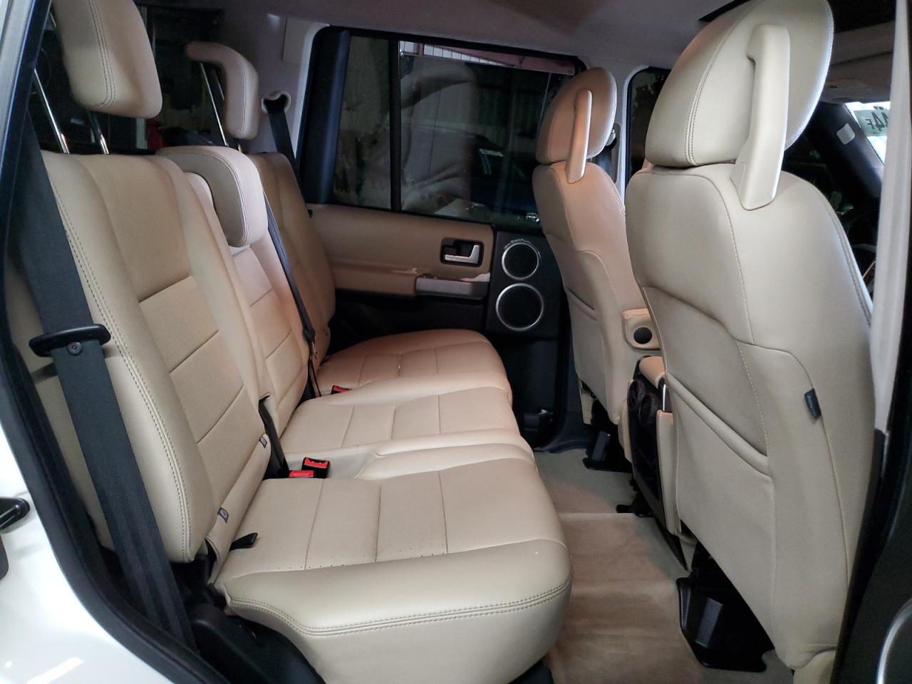 2009 Land Rover LR3 - Image 11