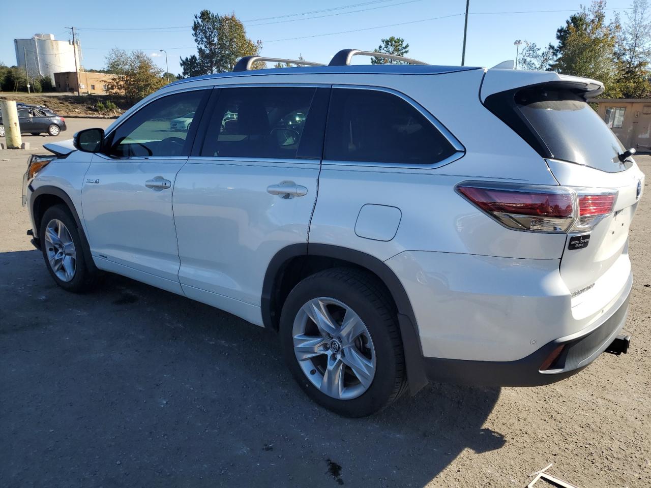 2016 Toyota Highlander - Image 2