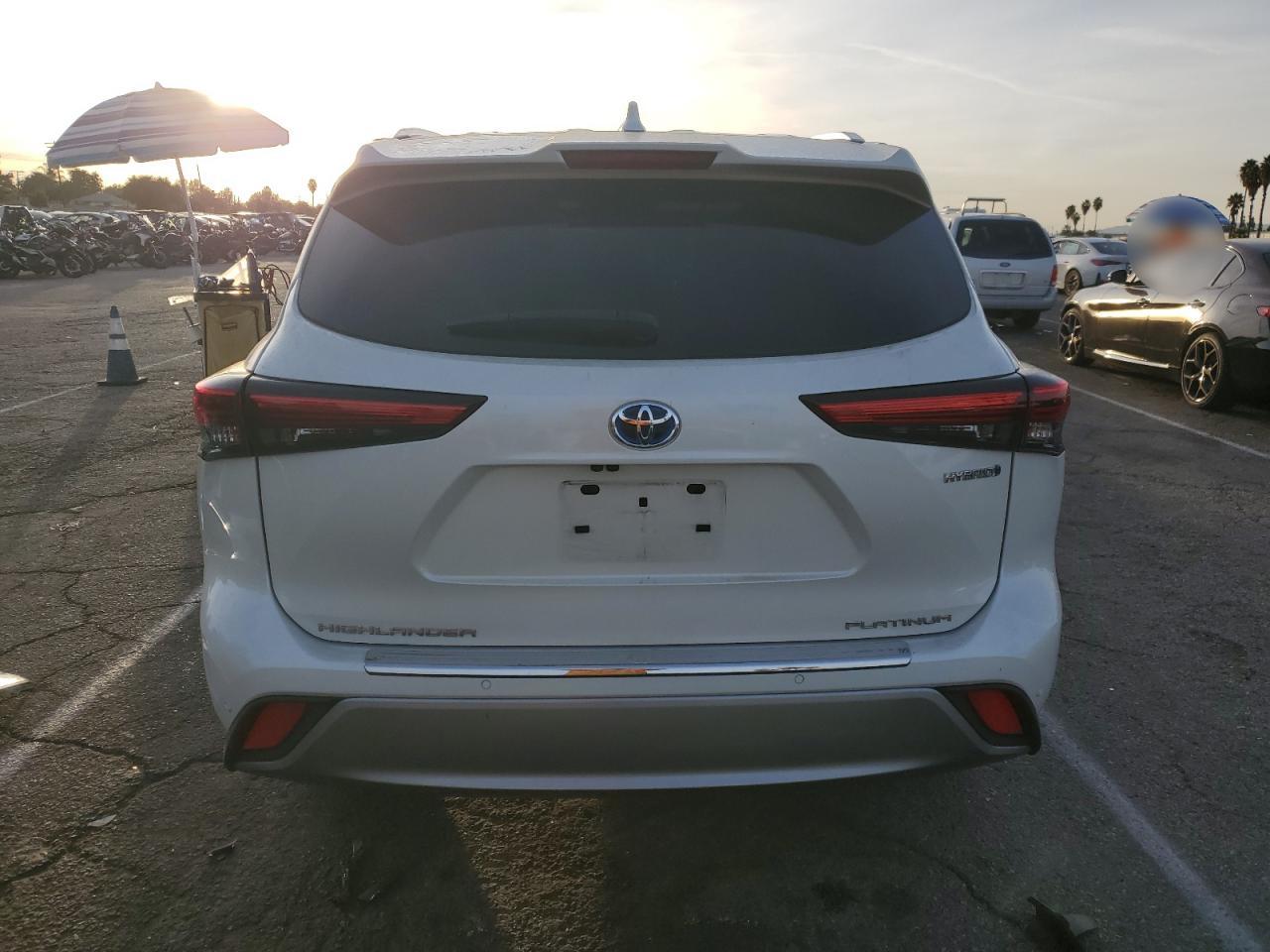 2021 Toyota Highlander - Image 6