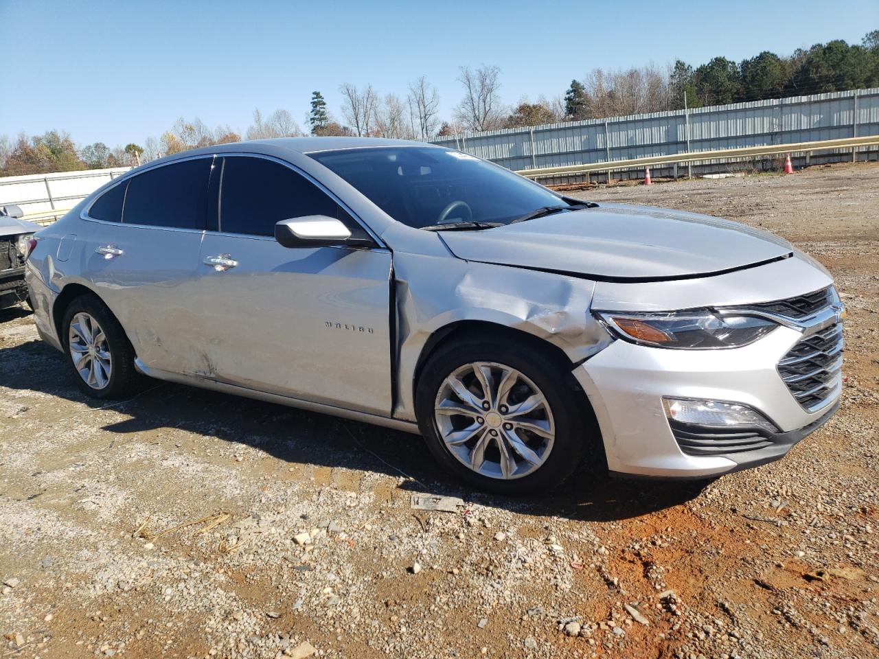 VIN 1G1ZD5ST0KF134015 2019 CHEVROLET MALIBU no.4