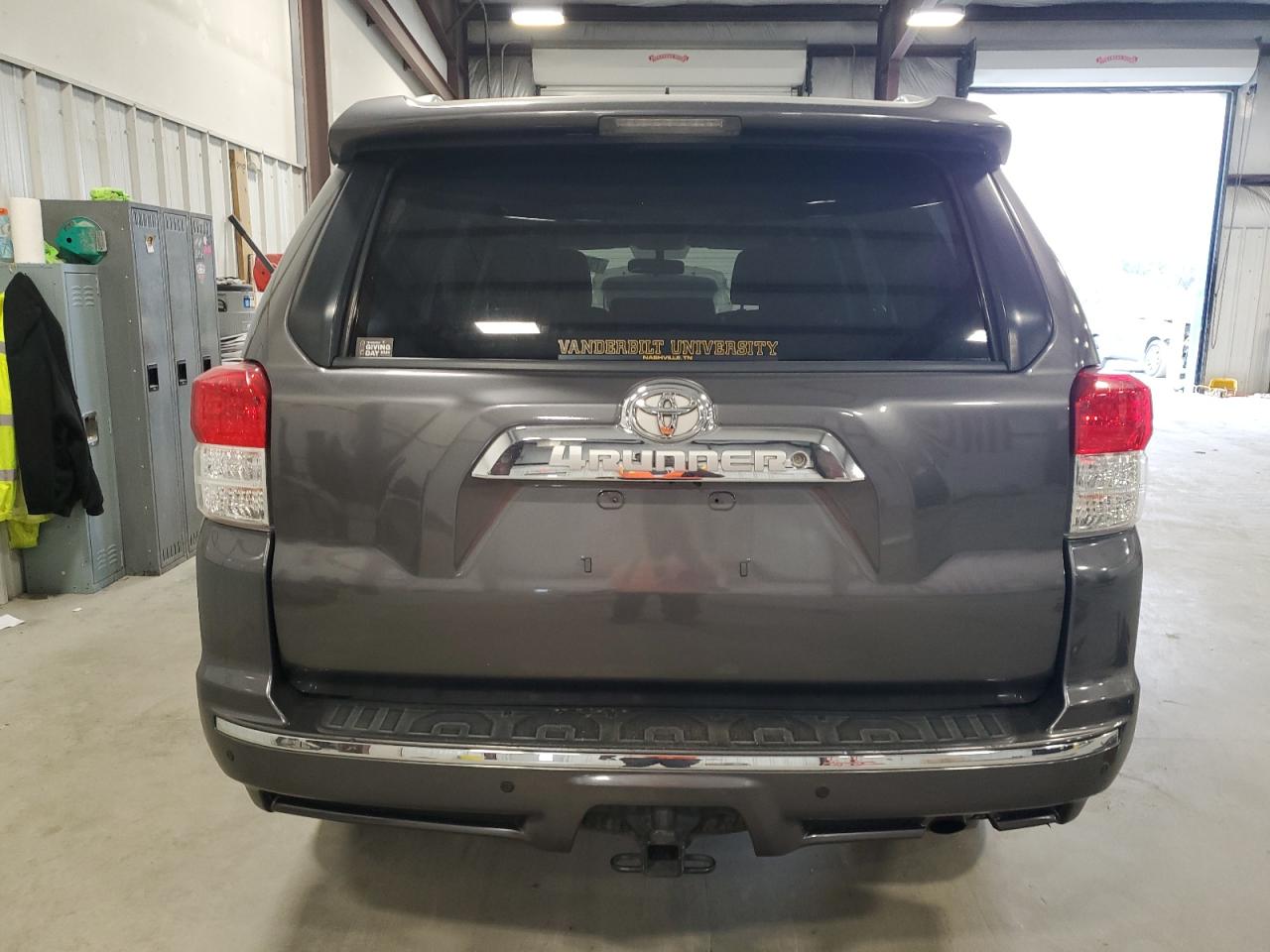 JTEZU5JR8D5048811 2013 Toyota 4Runner Sr5