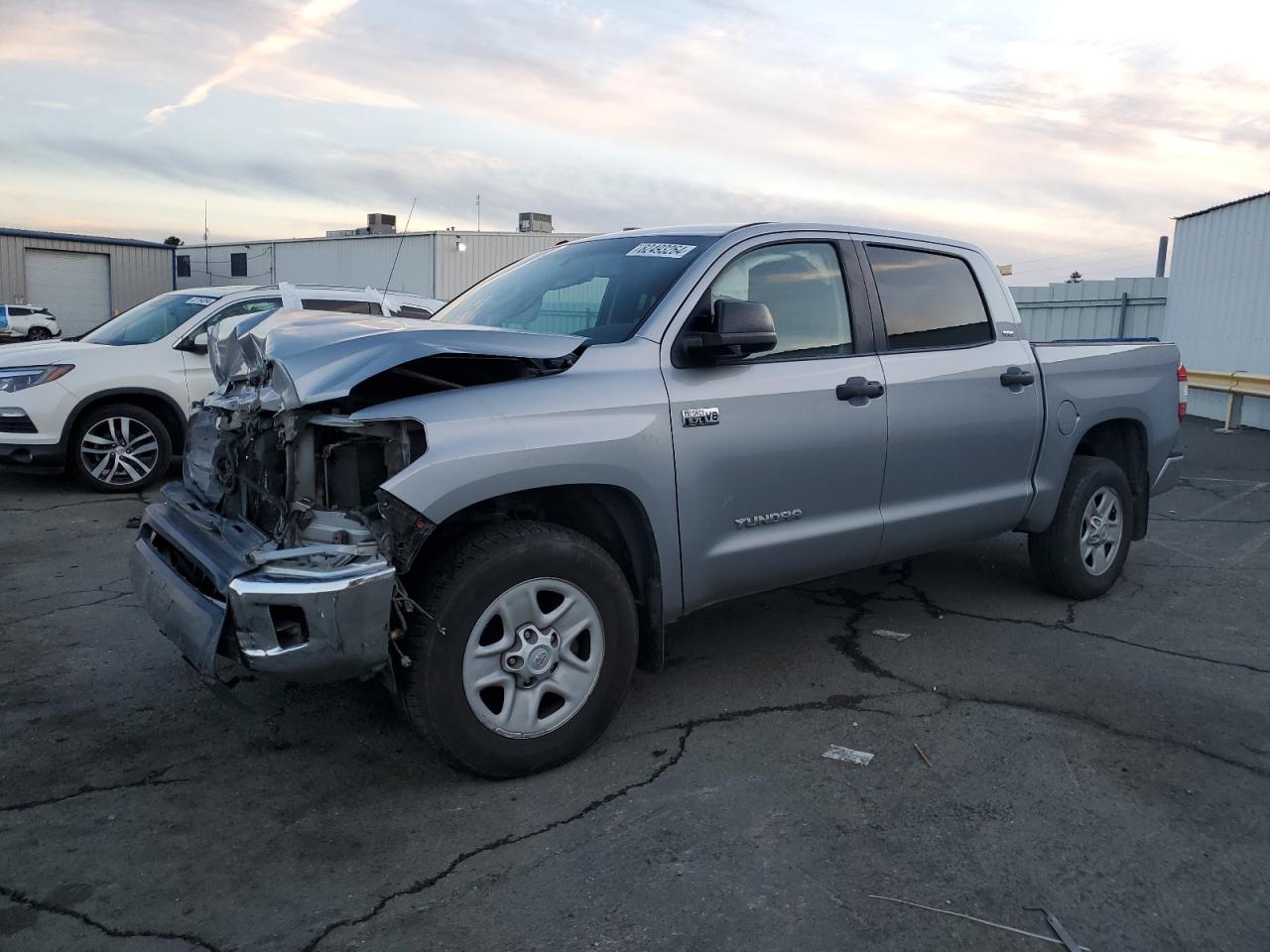 VIN 5TFEY5F14FX180031 2015 TOYOTA TUNDRA no.1