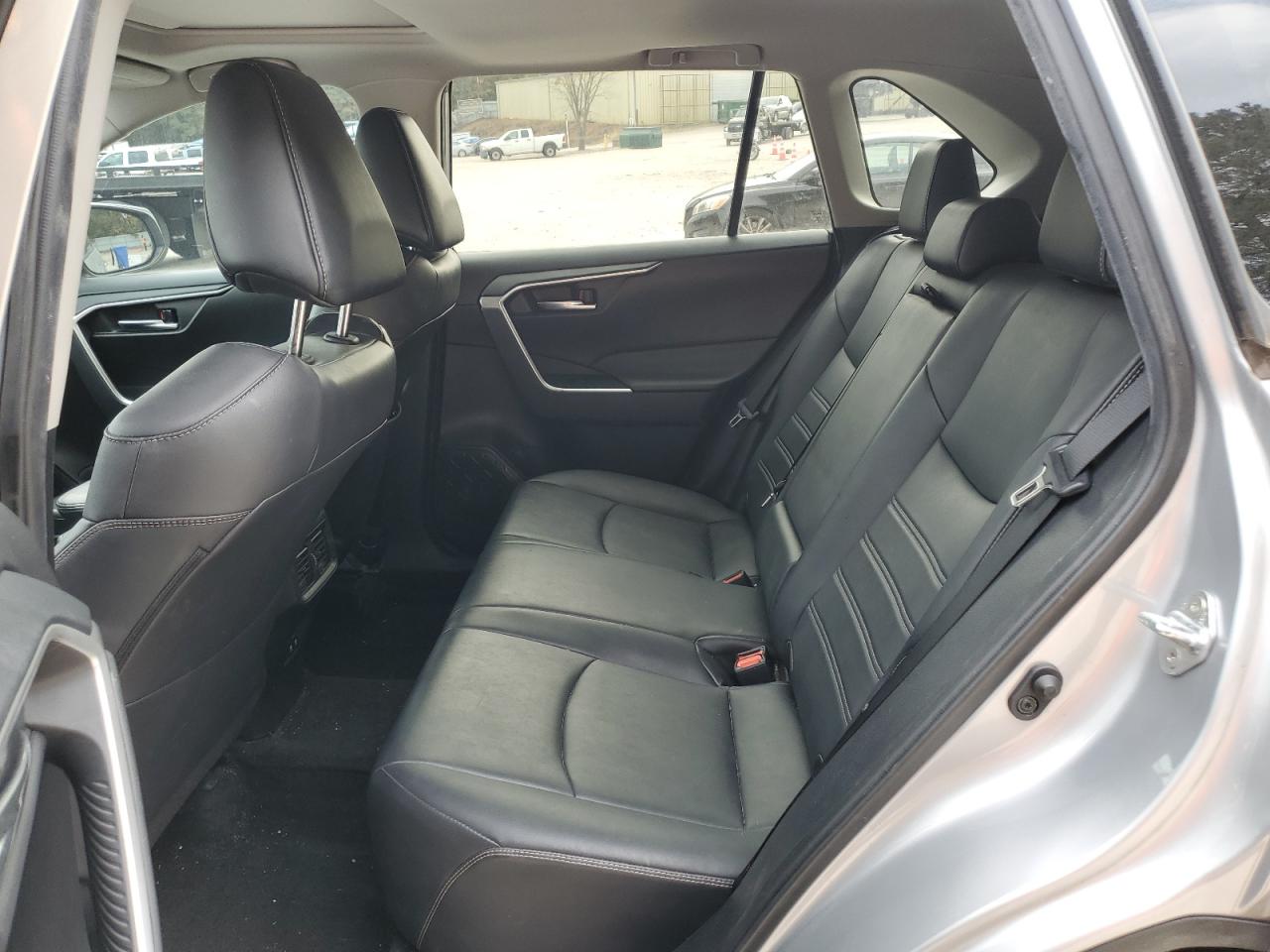 2020 Toyota RAV 4 - Image 11
