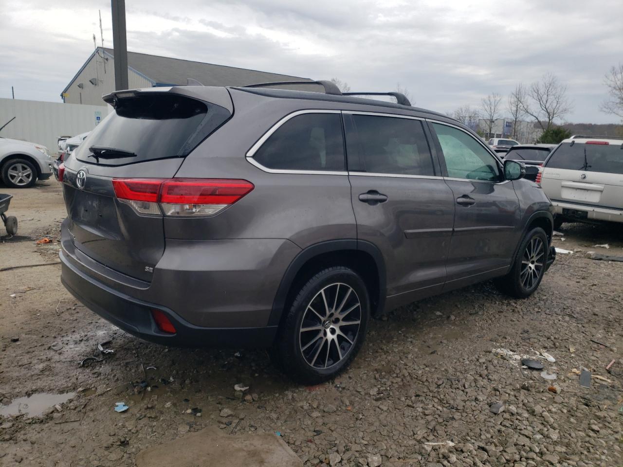 2018 Toyota Highlander - Image 3