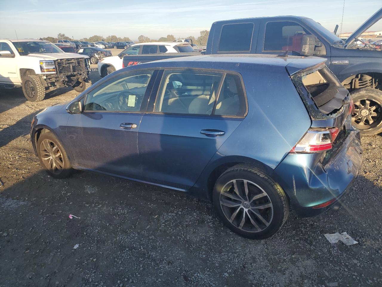 2016 Volkswagen Golf - Image 2