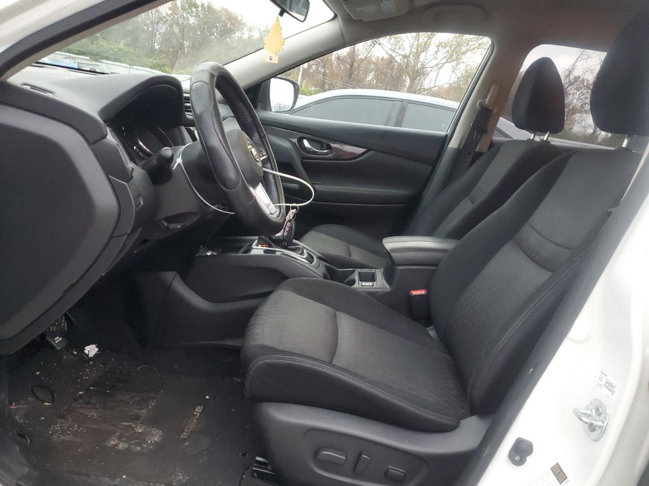 2017 Nissan Rogue - Image 7