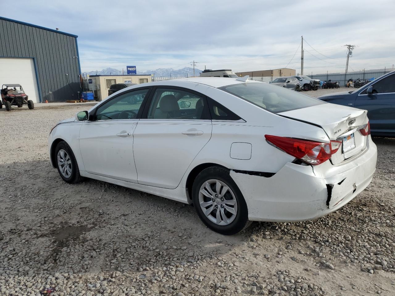 5NPEB4AC8BH135197 2016 HYUNDAI SONATA - Image 2