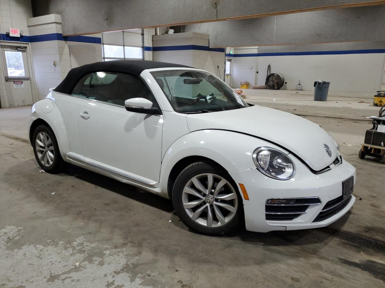 2017 Volkswagen Beetle - Image 4