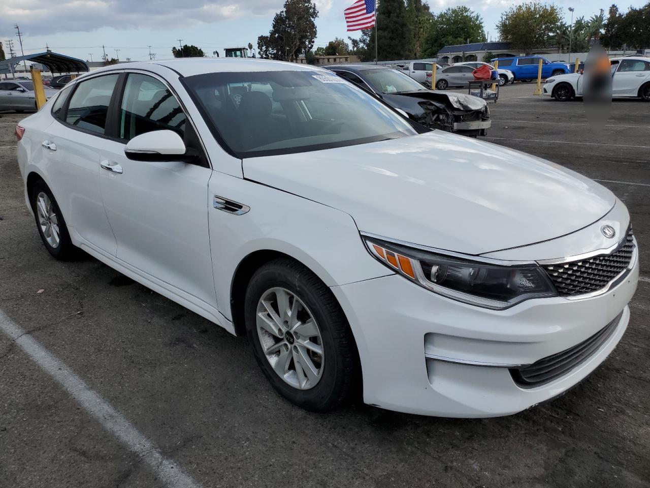 VIN 5XXGT4L34JG239893 2018 KIA OPTIMA no.4