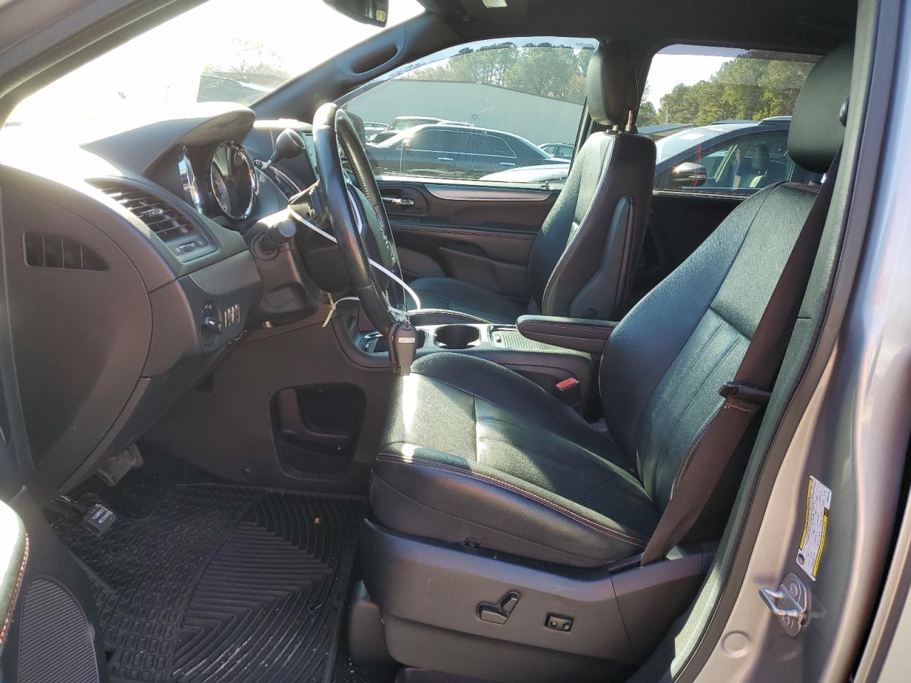 2019 Dodge Caravan - Image 7