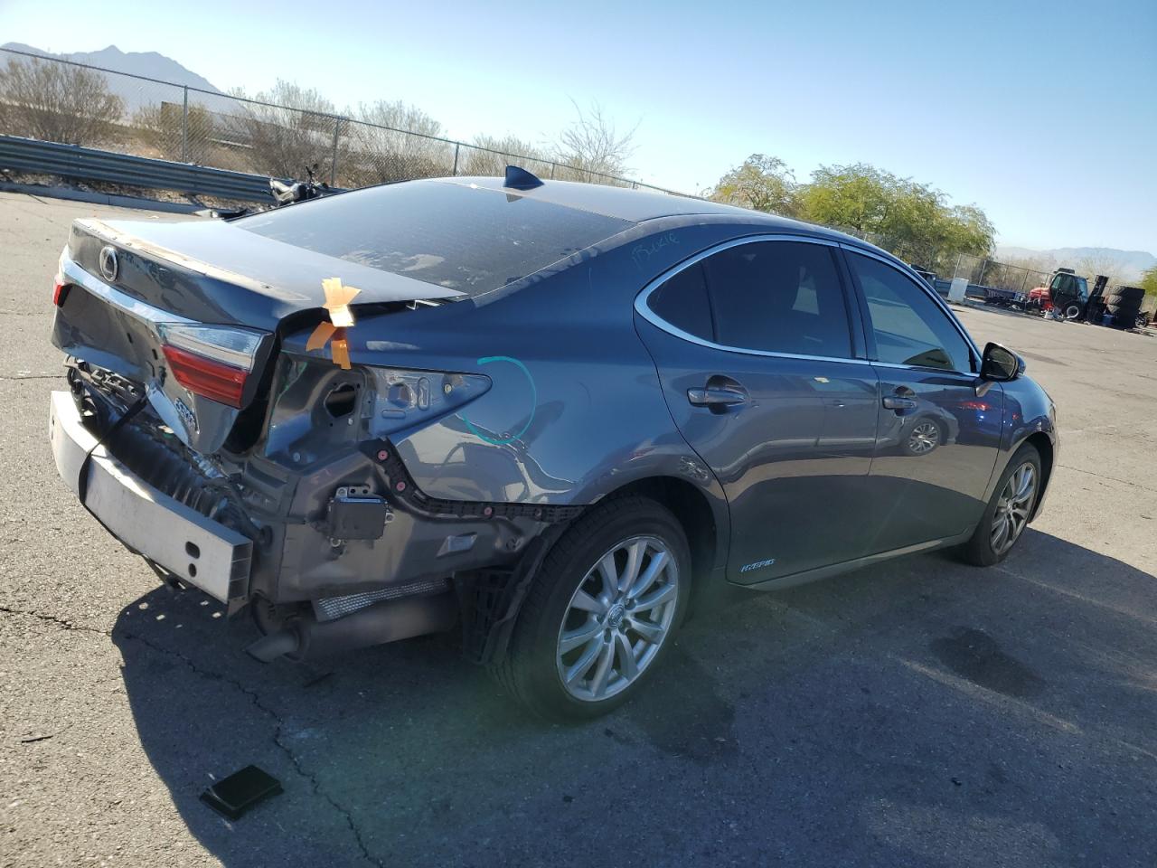 2017 Lexus ES - Image 3