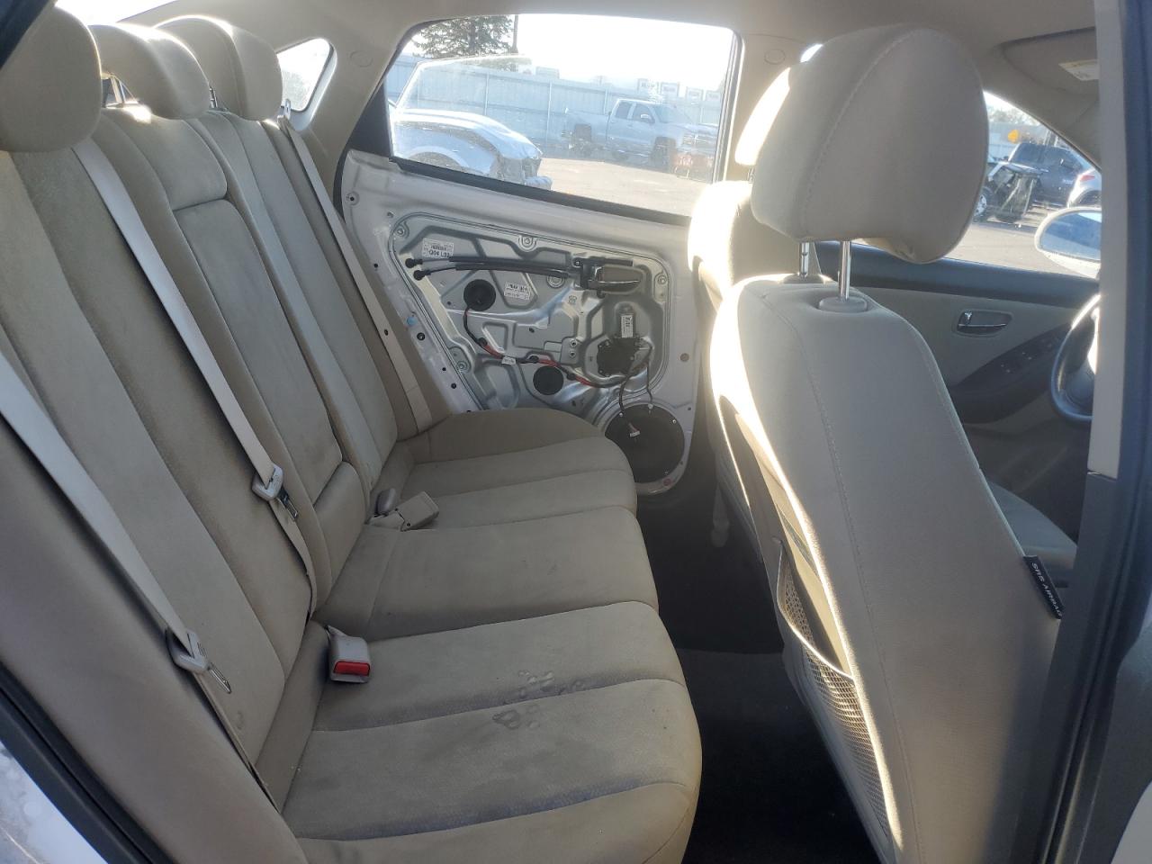 2010 Hyundai Elantra - Image 10