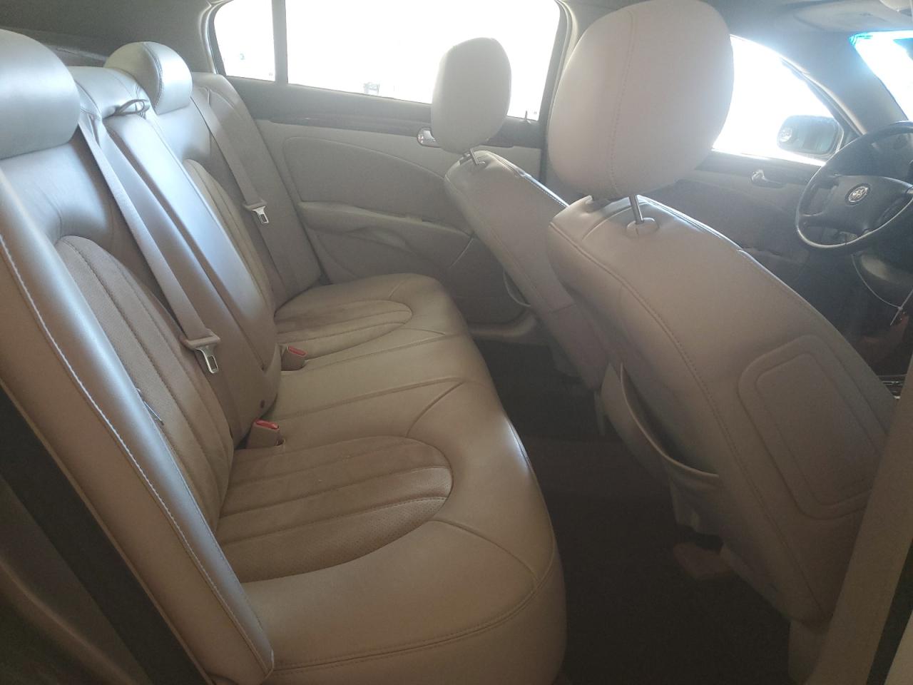 2010 Buick Lucerne - Image 10