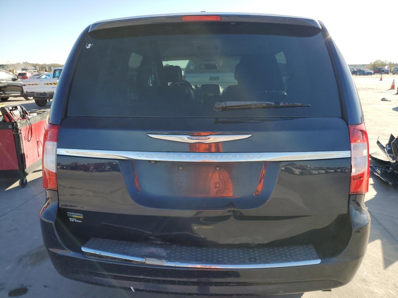 2015 Chrysler Town & Country - Image 6