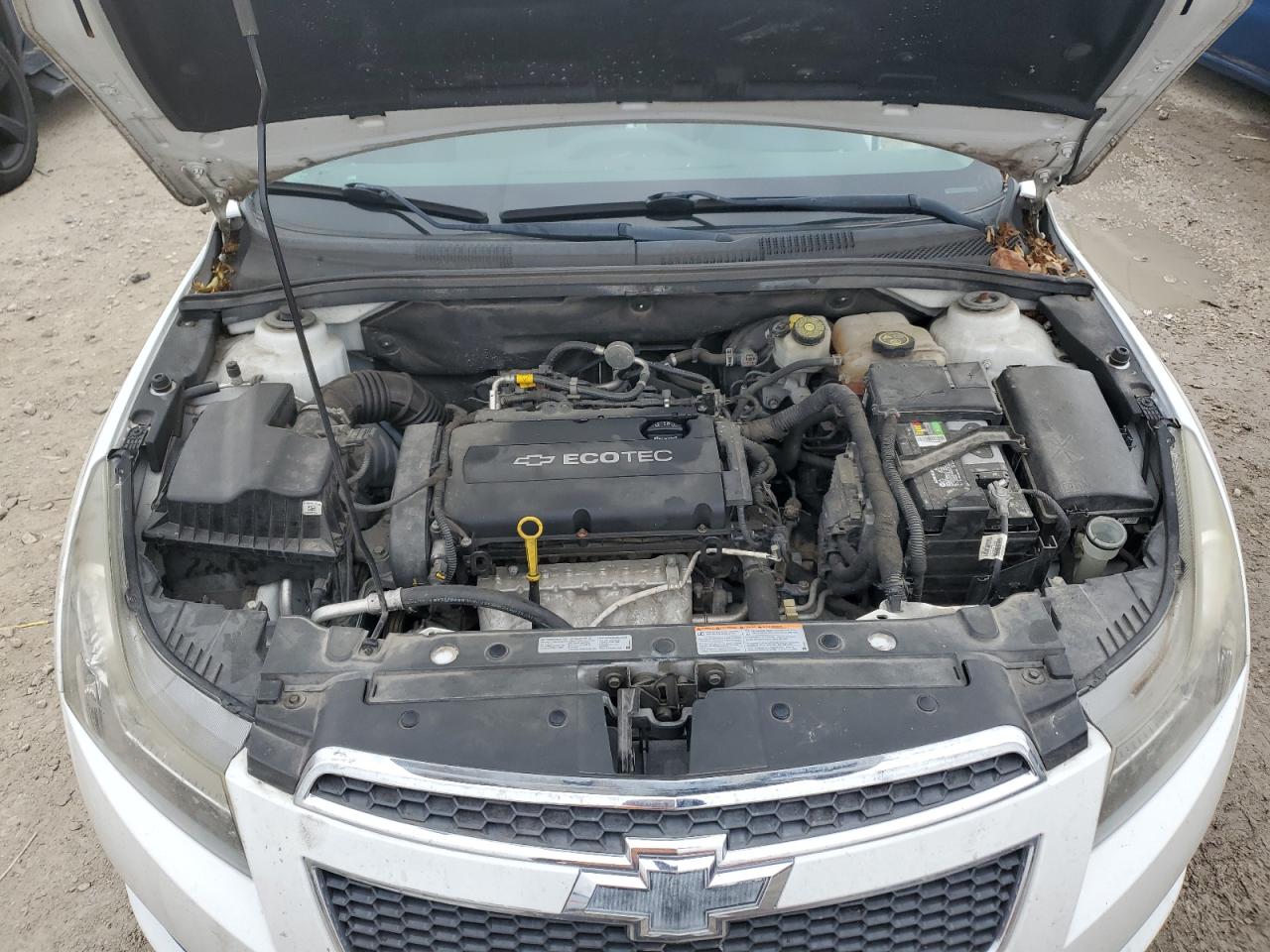 2014 Chevrolet Cruze - Image 12