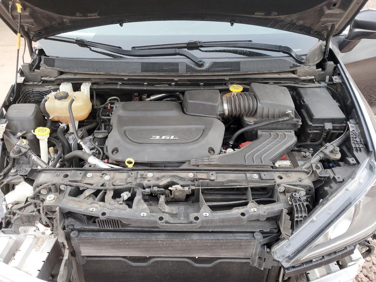 2017 Chrysler Pacifica - Image 12