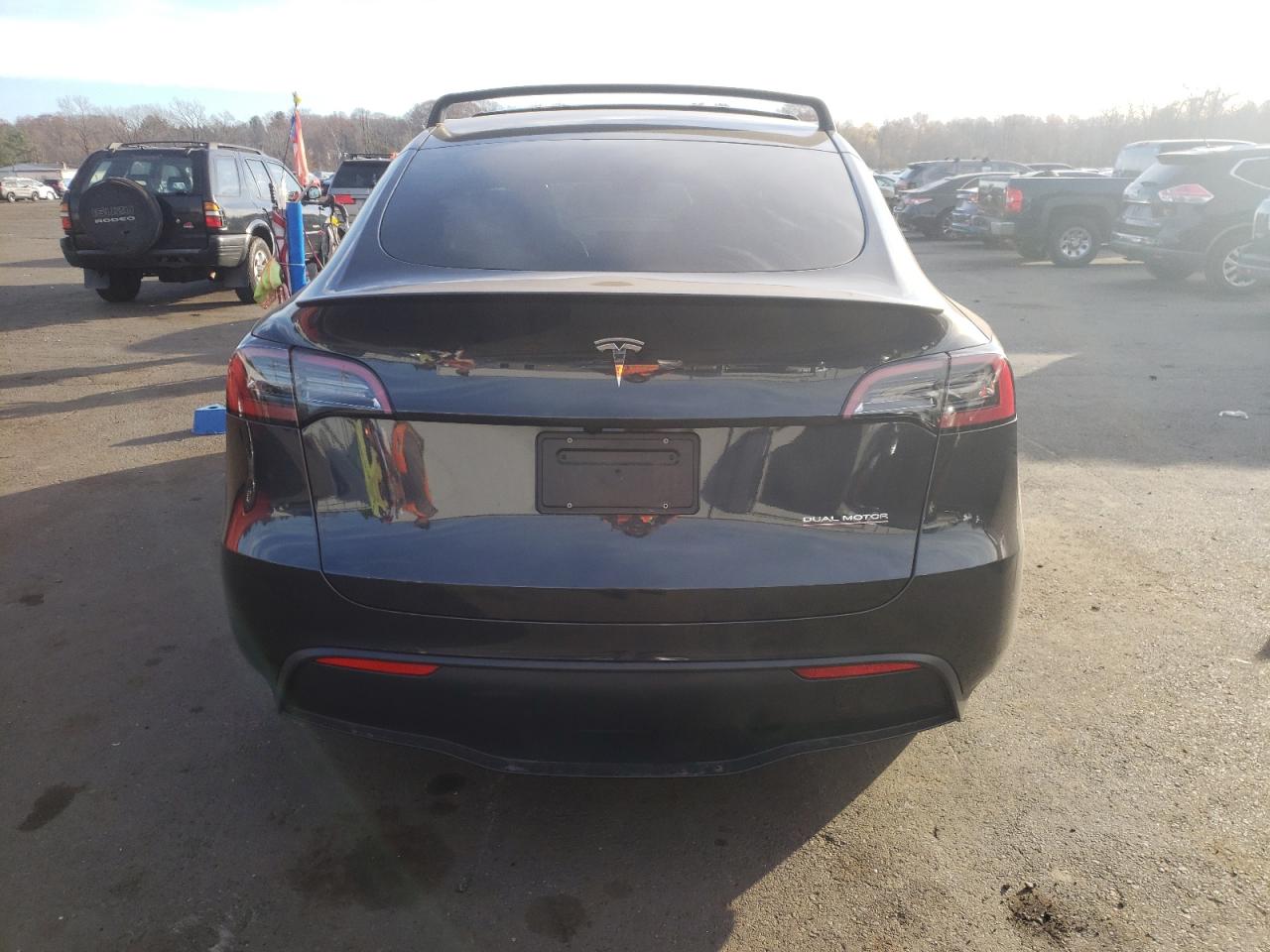 2024 Tesla Model Y VIN: 7SAYGDEF6RF024579 Lot: 80130924