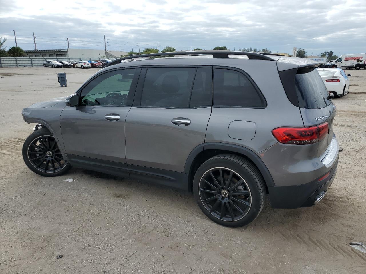 2023 Mercedes-Benz GLB - Image 2