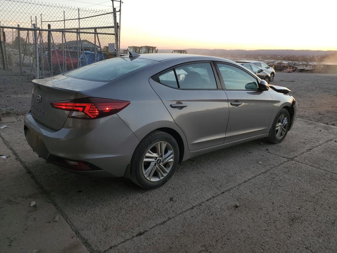 2020 Hyundai Elantra - Image 3