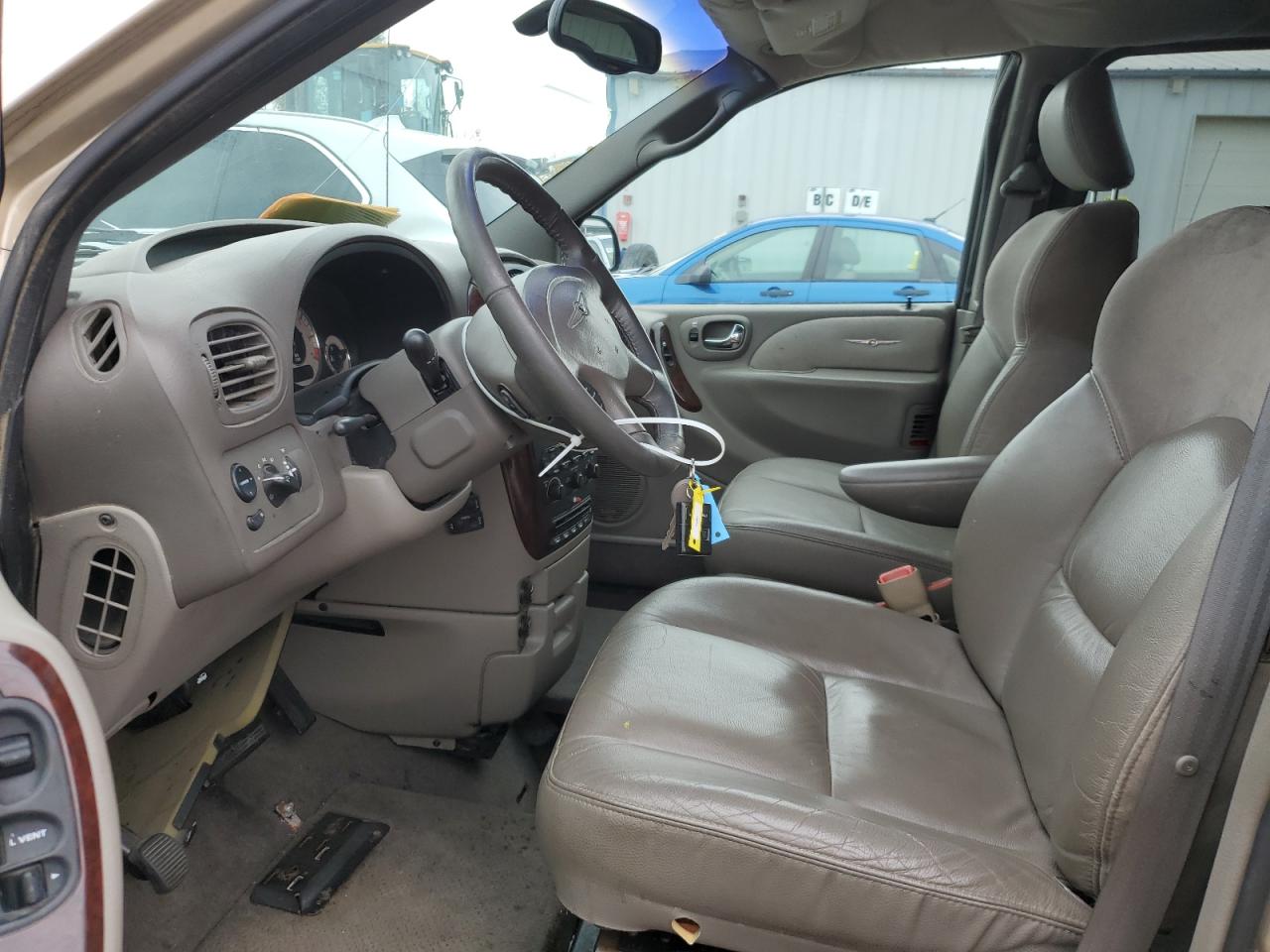 2001 Chrysler Town & Country - Image 7