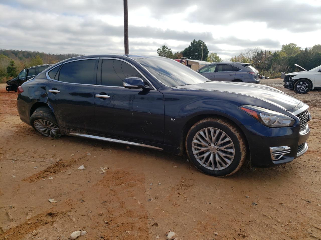 2015 Infiniti Q70 - Image 4